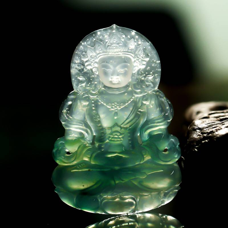 真春带彩翡翠用泡热水测会有什么反应