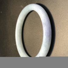 怎么用手机手电筒照区分佩玉和酸洗