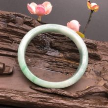 翡翠镂空雕容易破损吗，薄壁位置要小心佩戴