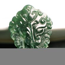 翡翠耳饰日常佩戴选耳钉还是耳坠更实用