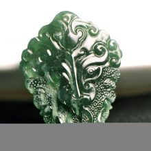 翡翠手镯有暗裂但表面看不到，用强光手电能照出来吗