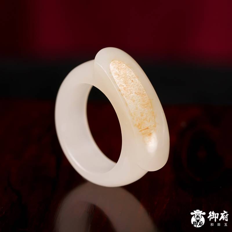 新疆和田玉洒金皮白玉籽玉 马鞍戒 8.8克