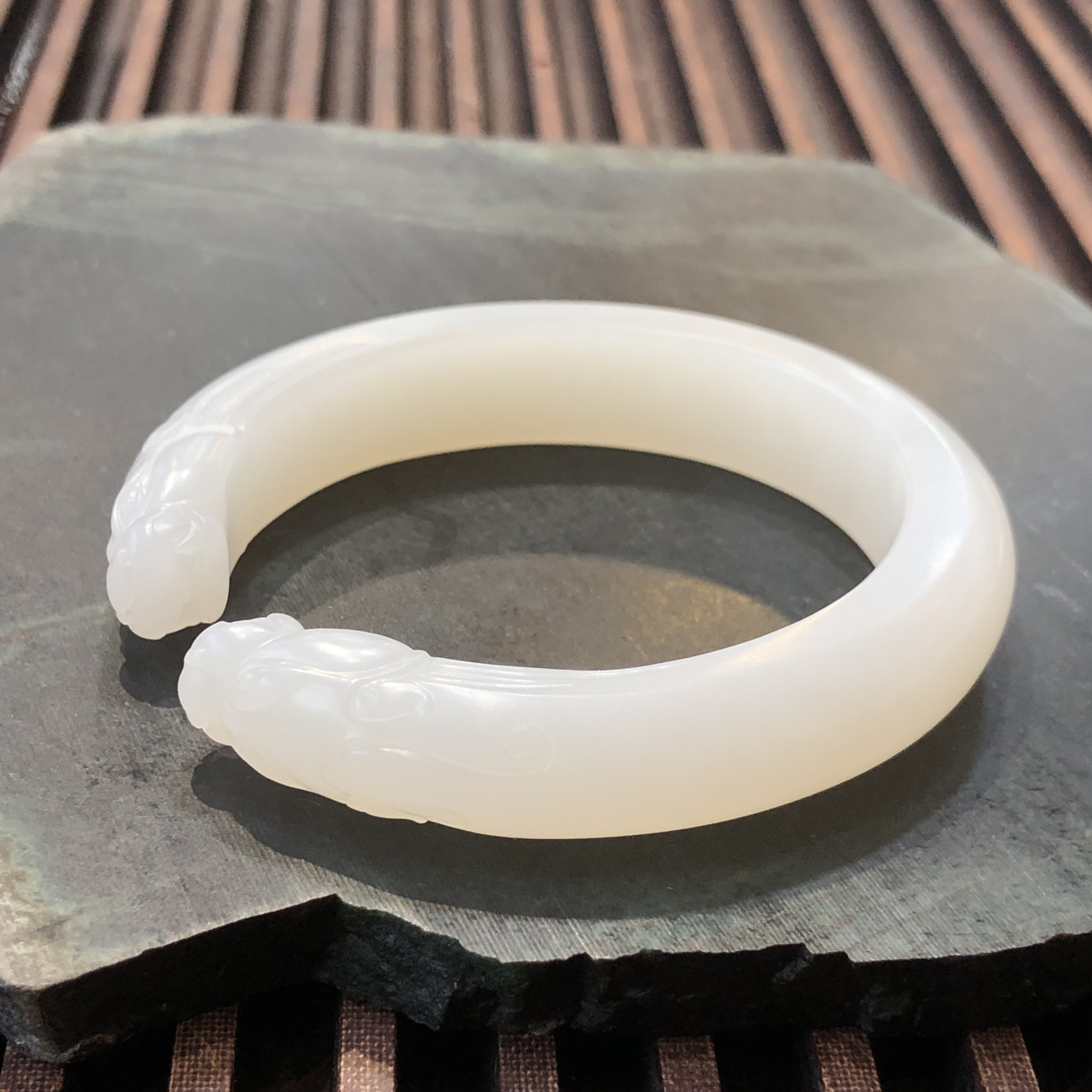 和田玉碧玉手镯有裂纹正常吗