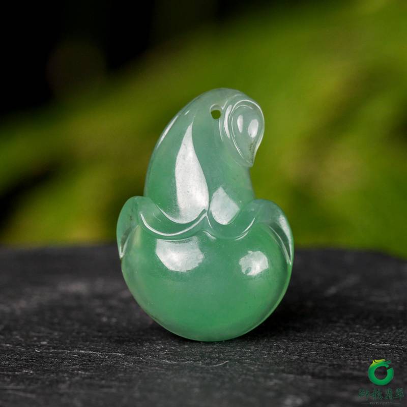 翡翠色料和种水料哪个贵，别再被商家带偏了